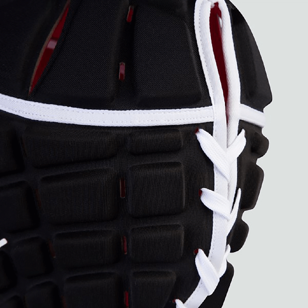 Raze Headguard - Youth - www.therugbyshop.com www.therugbyshop.com TRS Distribution Canada PROTECTIVE WEAR Raze Headguard - Youth